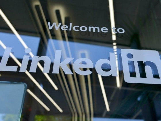 4 Ways to Promote Your Small Business on LinkedIn