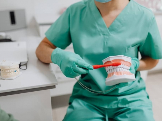 7 Household Products That Can Help Reduce Plaque on Teeth